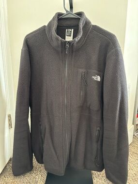 The North Face Men’s Charcoal Gray Lightweight Fleece Jacket